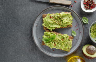 avocado toast ricetta